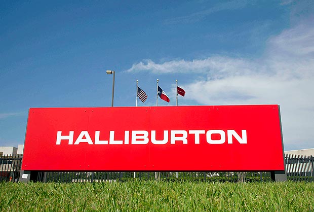 Logo da Halliburton em escritrio corporativo localizado em Houston, Texas