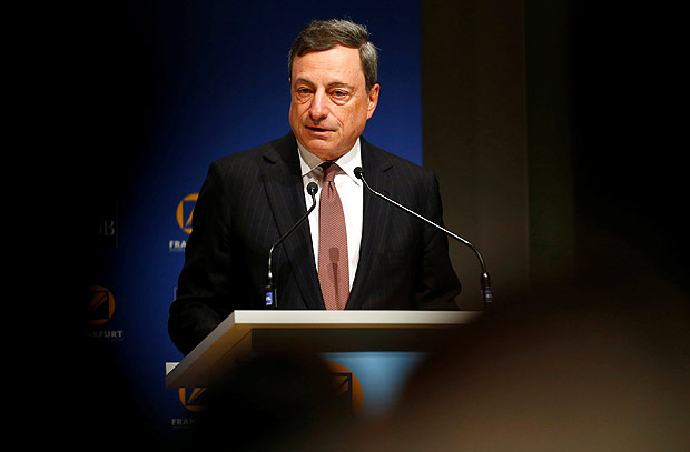 Presidente do BCE, Mario Draghi, pediu alinhamento global de polticas de bancos centrais
