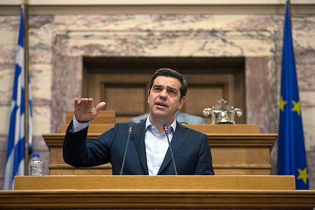 Premi grego, Alexis Tsipras, em discurso no Parlamento grego 