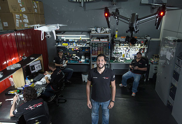 SAO PAULO, SP, BRASIL - 18-05-2015: Luis Neto, dono da empresa de Drone Store, que comercializa drones. (Diego Padgurschi /Folhapress - MPME) *** EXCLUSIVO***