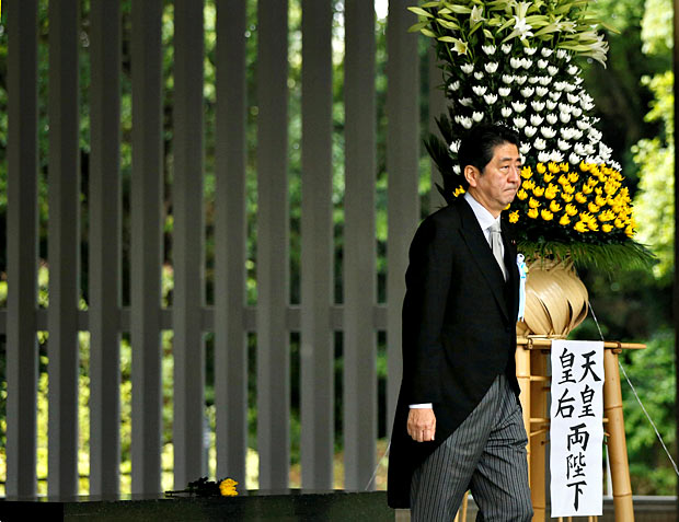 Premi japons, Shinzo Abe, prope adiar aumento de impostos sobre vendas no pas