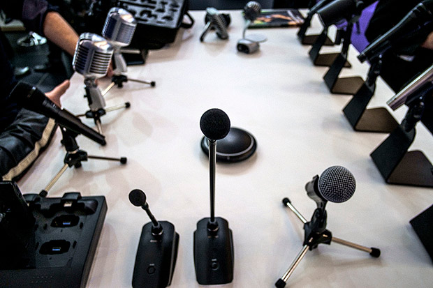 Microfones para todo tipo de pregação. Crédito: Felipe Larozza/ VICE 