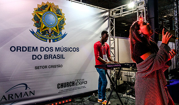 Shows gospel serviam como portiflio do poder de acstica dos aparelhos sonoros. Crdito: Felipe Larozza/ VICE 