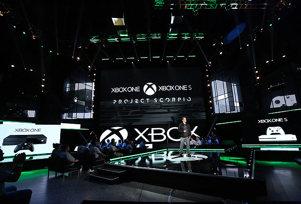 Phil Spencer, chefe da diviso Xbox da Microsoft, apresenta o Projeto Scorpio