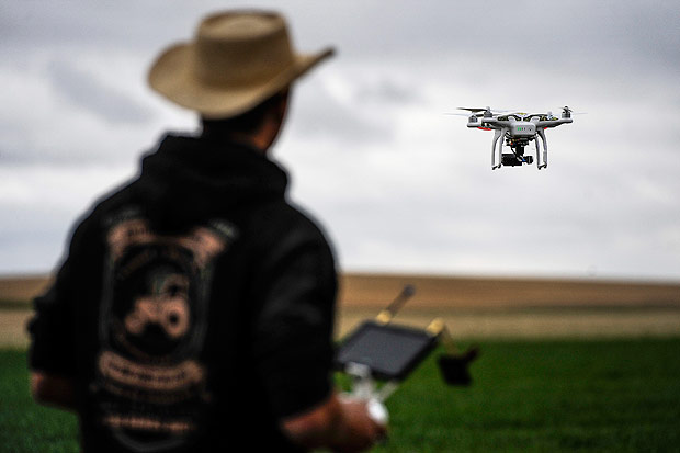Fazendeiro usa drone para monitorar seu terreno em Northern Colorado
