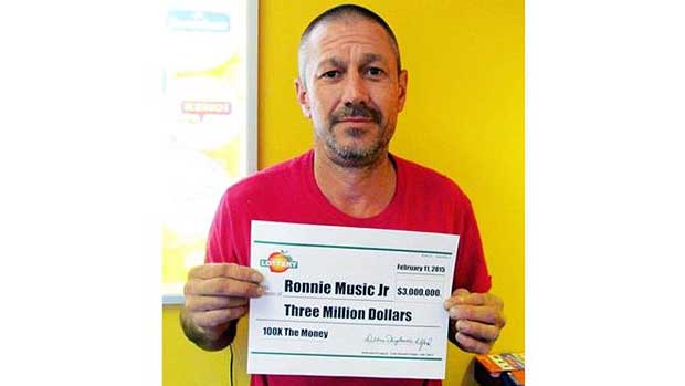 Ronnie Music, que ganhou na loteria e investiu o dinheiro em drogas