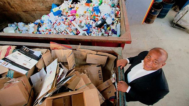 Empresrio da reciclagem, Jlio Santos empreende desde os 20 anos de idade 