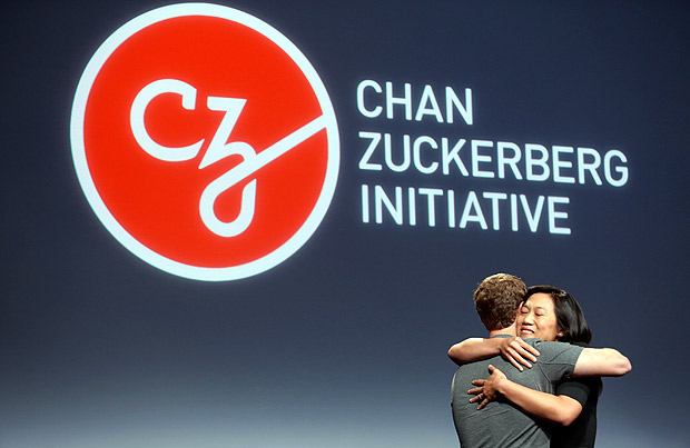 Pricilla Chan (R) embraces her husband Mark Zuckerberg while announcing the Chan Zuckerberg Initiative to "cure, prevent or manage all disease" by the end of the century during a news conference at UCSF Mission Bay in San Francisco, California, U.S. September 21, 2016. REUTERS/Beck Diefenbach TPX IMAGES OF THE DAY ORG XMIT: SFO04
