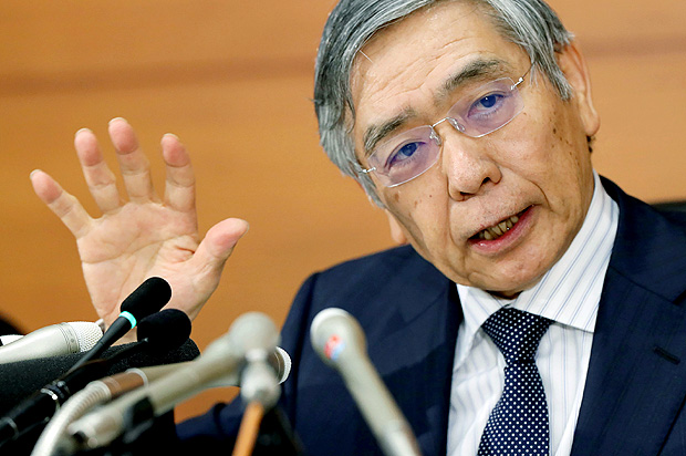 Presidente do Banco do Japo, Haruhiko Kuroda, d entrevista aps mudana na poltica monetria