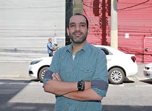 O comerciante Robson Hamuche, 39, que cogita mudar loja de endereço – Robson Ventura-23.set.16/Folhapress O comerciante Robson Hamuche, 39, que cogita mudar loja de endereço – Robson Ventura-23.set.16/Folhapress