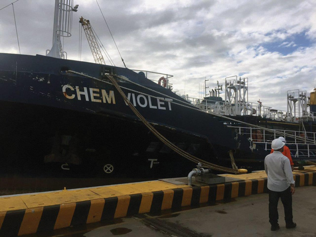 Navio Chem Violet, que transporta leo para a Petrobras