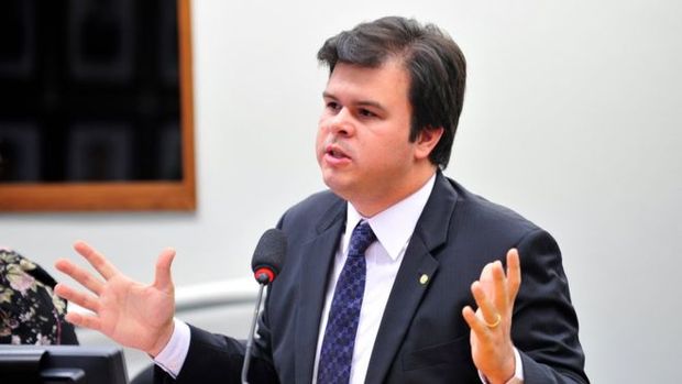 O ministro de Minas e Energia, Fernando Bezerra Coelho Filho, justificou reduo de preos de combustvel afirmando que empresa deve seguir lgica de mercado ***FOTO DE MATRIA DA BBC***