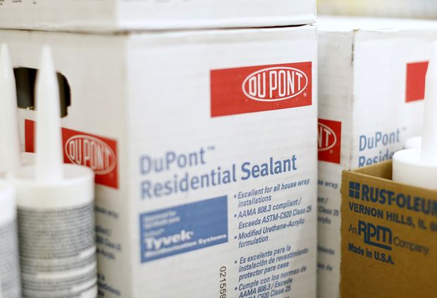Produtos da DuPont  venda em loja na Califrnia: empresa teve queda acentuada no lucro