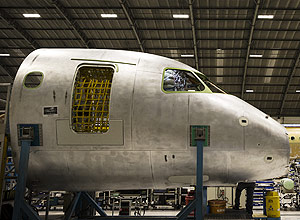 El lucro de Embraer se desploma por la reducción de entregas de aviones y los problemas con carguero