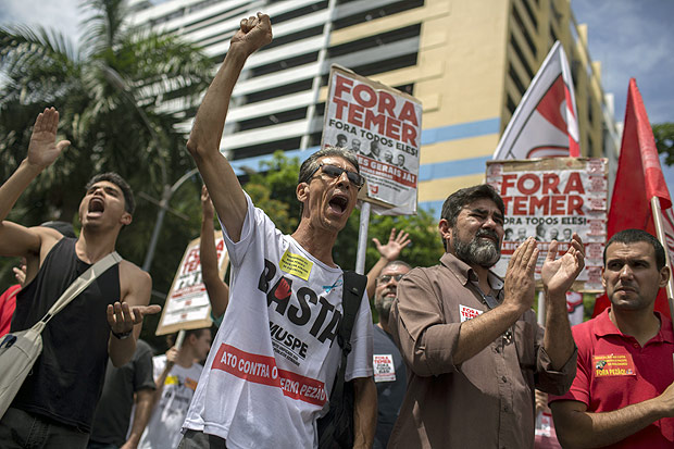 Servidores do Rio protestam contra o pacote de medidas de austeridade proposto pelo governo