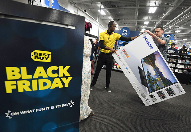 Black Friday em loja da varejista Best Buy na Califrnia; preos virtuais so mais errticos