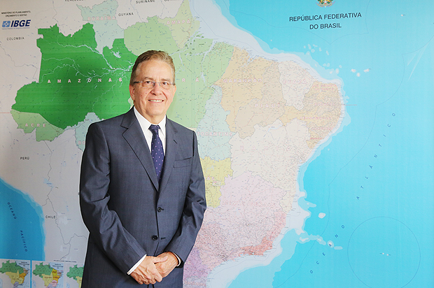 Paulo Rabello de Castro, ento presidente do IBGE, em seu escritrio, no Rio