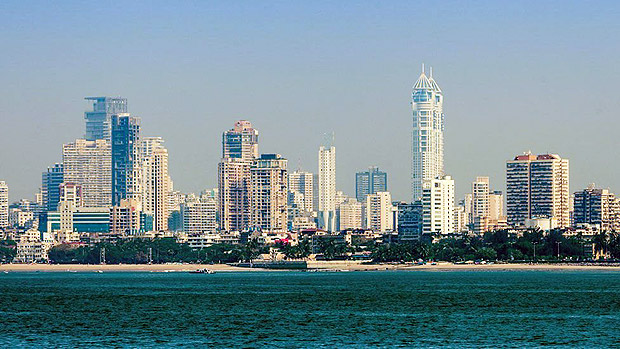 Mumbai é um importante centro financiero na Índia, país que ficou em 3º lugar quando o assunto é salário