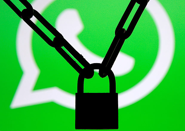 A photo illustration shows a chain and a padlock in front of a displayed Whatsapp logo January 13, 2017. REUTERS/Dado Ruvic/Illustration ORG XMIT: DAD02