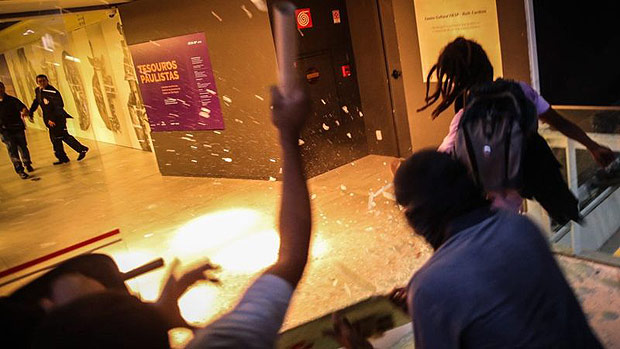 Desemprego no Brasil aumenta descontentamento da populao e chance de manifestaes violentas, segundo relatrio 