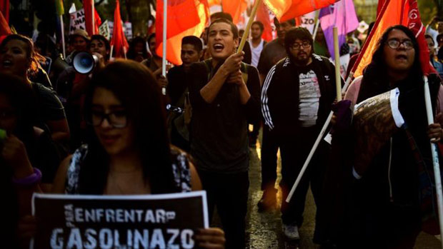 No Mxico, medidas do governo levaram a alta no preo de combustveis - e a protestos 