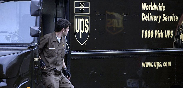 Desde 2004, a UPS adota a política de seus motoristas de caminhões não dobrarem à equerda. 