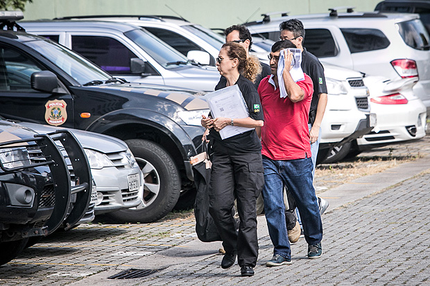 Preso na Operao Carne Fraca chega escoltado por agentes  sede da Polcia Federal em So Paulo