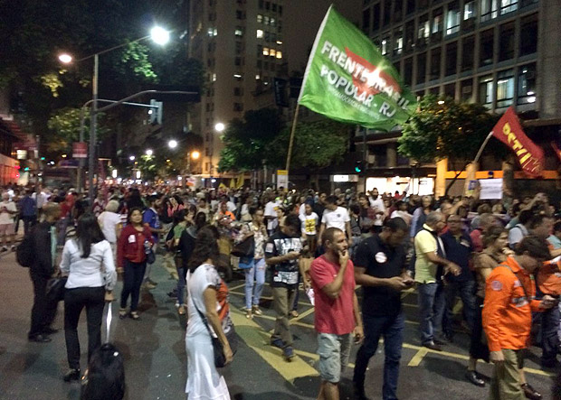 No Rio, o ato ocupa sete quarteires da avenida Rio Branco