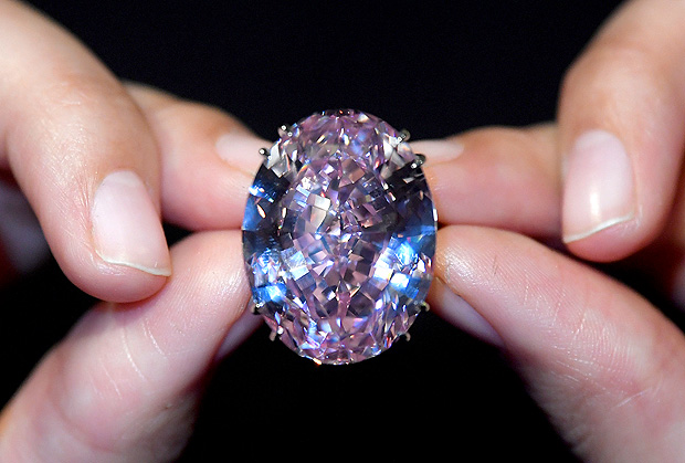 Diamante  vendido por preo recorde de US$ 71,2 milhes em Hong Kong