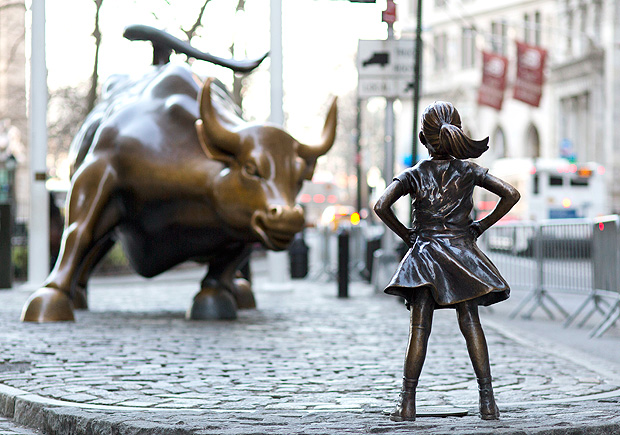 A estátua do touro em Wall Street, Nova York