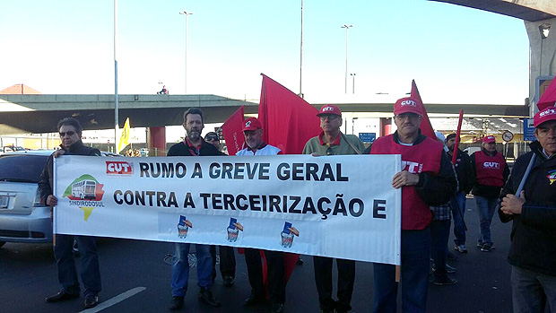 Em Porto Alegre, motoristas buzinam em apoio a grevistas