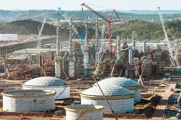 Vista area da refinaria Abreu e Lima, em Pernambuco