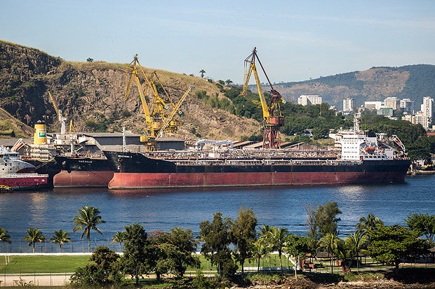 Navios com obras paralisadas no estaleiro Mauá. Cada navio tem custo aproximado de R$ 300 milhões