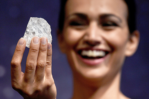 FILE PHOTO -- A model shows off the 1109 carat "Lesedi La Rona", the largest gem quality rough diamond discovered in over 100 years during a sale preview at Sotheby's auction house in London, Britain, June 14, 2016. REUTERS/Dylan Martinez/File Photo ORG XMIT: HFS- TOR103