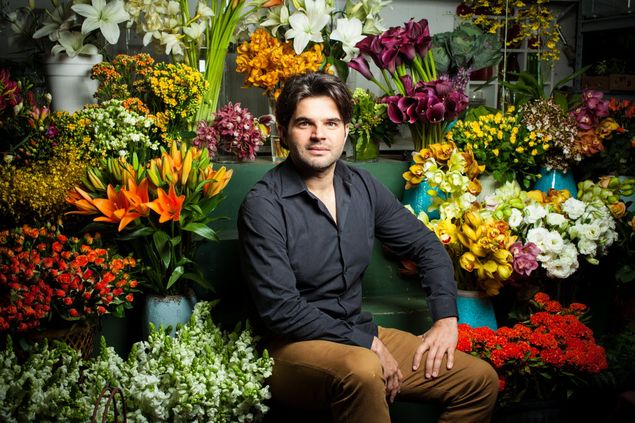 Ricardo De Boer, 33, em floricultura em So Paulo