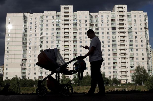 A man uses his mobile device while pushing a baby carriage in Kiev, Ukraine July 6, 2017. Picture taken July 6, 2017. REUTERS/Valentyn Ogirenko TPX IMAGES OF THE DAY ORG XMIT: MOS480