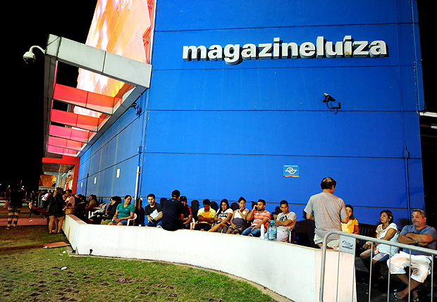 ***INTERNET OUT*** ATENO: PROIBIDO PUBLICAR SEM AUTORIZAO DO UOL SO PAULO - SP - BRASIL - 06/01/2017 – LIQUIDAO FANTSTICA DA MAGAZINE LUIZA – A rede de lojas Magazine Luiza realiza nesta sexta feira (06) a tradicional Liquidao Fantstica em todas as suas lojas com descontos de at 70%. Na foto a loja localizada na zona norte de So Paulo, na R: Amazonas da Silva, 27 – Vila Guilherme. Foto: Junior Lago/UOL