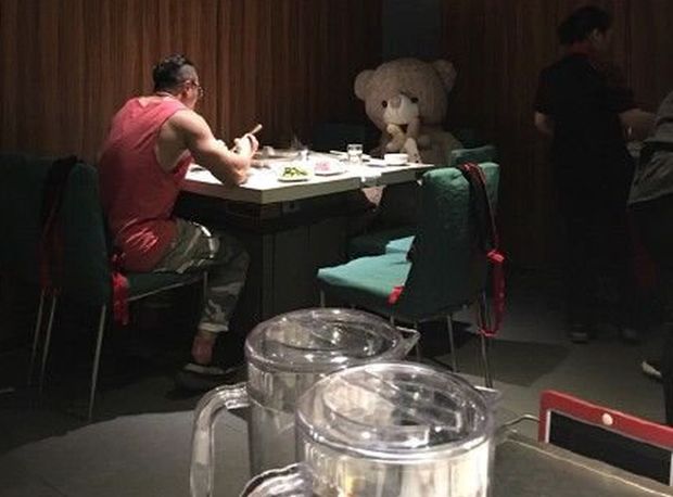 Restaurante chines Haidilao, onde e possivel jantar com um urso de pelucia Foto: Reproducao ***DIREITOS RESERVADOS. NO PUBLICAR SEM AUTORIZAO DO DETENTOR DOS DIREITOS AUTORAIS E DE IMAGEM***