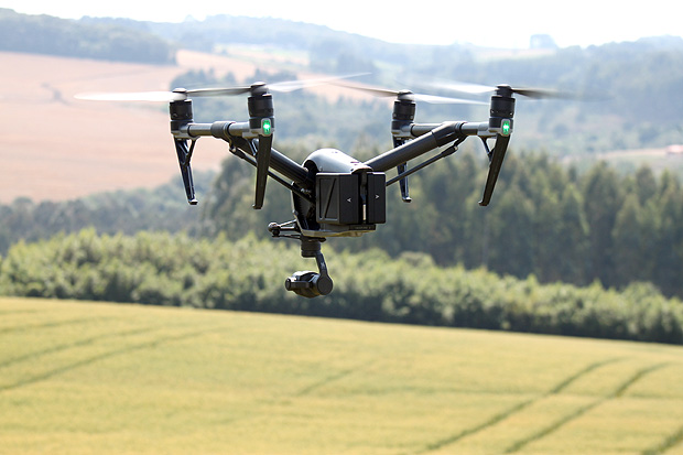 Drones fazem monitoramento de rea agrcola em Carambe (PR)
