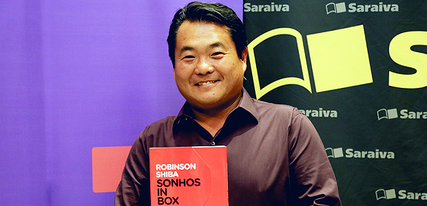 O empresrio Robinson Shiba no lanamento em So Paulo do livro "Sonhos in Box"