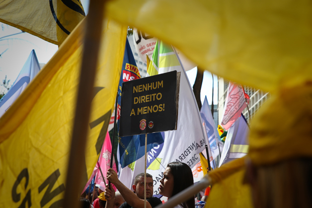 SO PAULO/SP-BRASIL, 30/06/2017 - A forca sindical faz um ato em protesto as reformas do governo Temer. em frente a secretaria regional do trabalho na regiao central de SP,( Foto: Zanone Fraissat - Folhapress / COTIDIANO)***EXCLUSIVO***