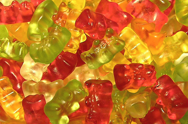 Balas de urso, ou "gummy bears", feitas de gelatina pela marca alem Haribo
