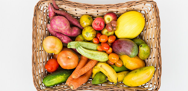 Empresas comercializam legumes que iriam para o lixo por serem 'feios'