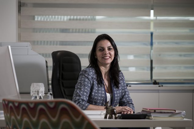 A empresria Karina Tomarozzi, em seu escritrio em SP