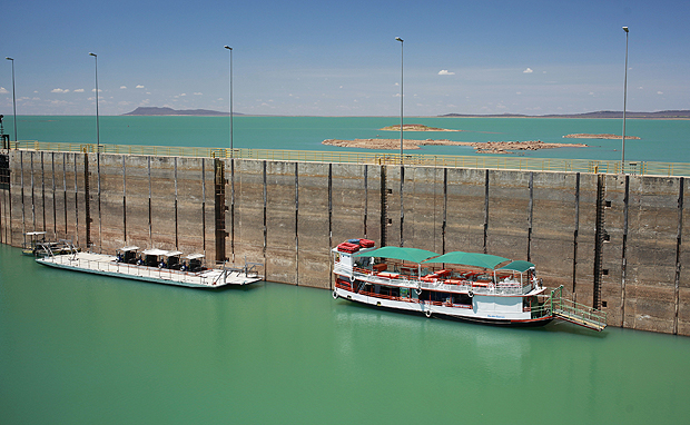 Barcos prximos  barragem de Sobradinho, da Chesf (Eletrobras)