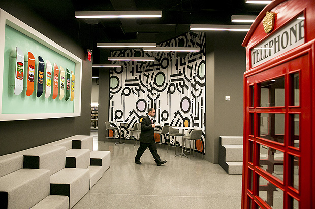 Lobby de edifcio centenrio que abriga as empresas de tecnologia Roku e VTS, em Nova York