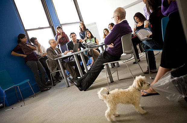 An editorial meeting at Mashable, the popular news site about social media and digital culture, in their offices in New York, Sept. 16, 2011. Mashable is becoming an attractive place for advertisers. (Michael Nagle/The New York Times) ORG XMIT: XNYT96