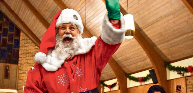 Papai Noel participa de festa particular em escola nos EUA