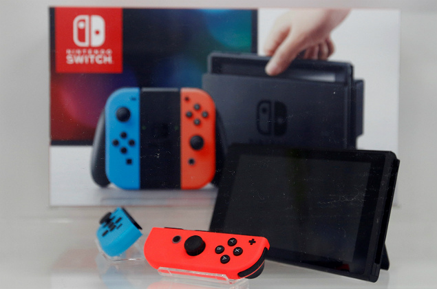 FILE PHOTO: A Nintendo Switch game console is displayed at an electronics store in Tokyo, Japan March 3, 2017. REUTERS/Toru Hanai/File Photo GLOBAL BUSINESS WEEK AHEAD SEARCH GLOBAL BUSINESS 30 OCT FOR ALL IMAGES ORG XMIT: BWA126