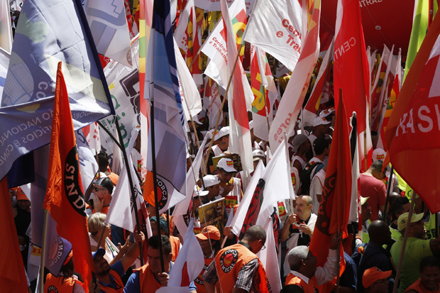 SAO PAULO, SP BRASIL- 10-11-2017 : Protesto das centrais sindicais contra a reforma trabalhista, que entra em vigor no sábado, e contra a reforma da Previdência. Concentração na Sé às 10h, seguida por caminhada até a av. Paulista ( Foto: Joel Silva/Folhapress ) ***PODER *** ( ***EXCLUSIVO FOLHA***)